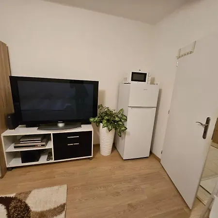 Διαμέρισμα Newly Renovated 10 Min To The Center For 3 People